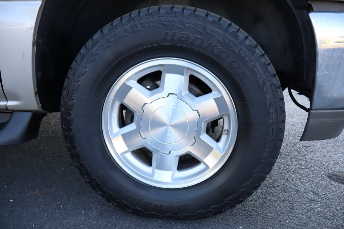 Used 2005 GMC Yukon SLT w/ SLT Preferred Equipment Group AWD/4WD image 47