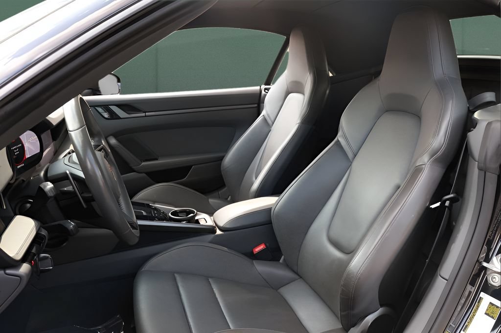 Used 2021 Porsche 911 Carrera RWD image 2