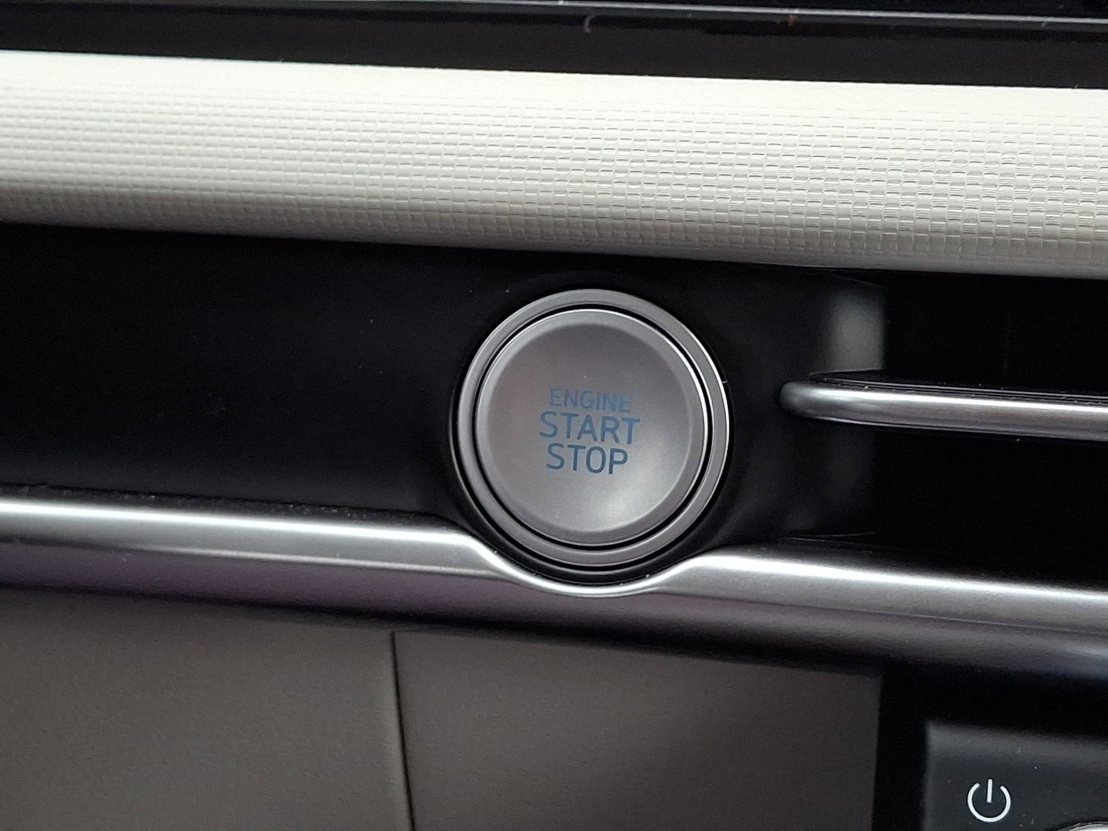 Used 2025 Hyundai Tucson SE image 25