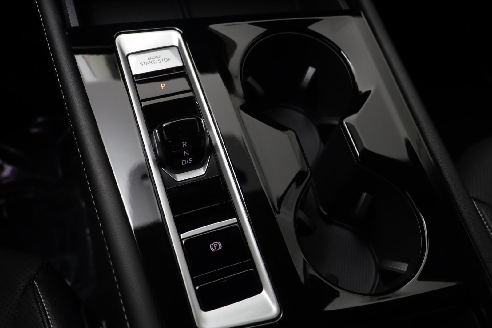 Certified 2024 Volkswagen Atlas SE w/ Black Wheel Package image 10