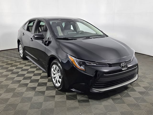 Used 2025 Toyota Corolla LE FWD image 1