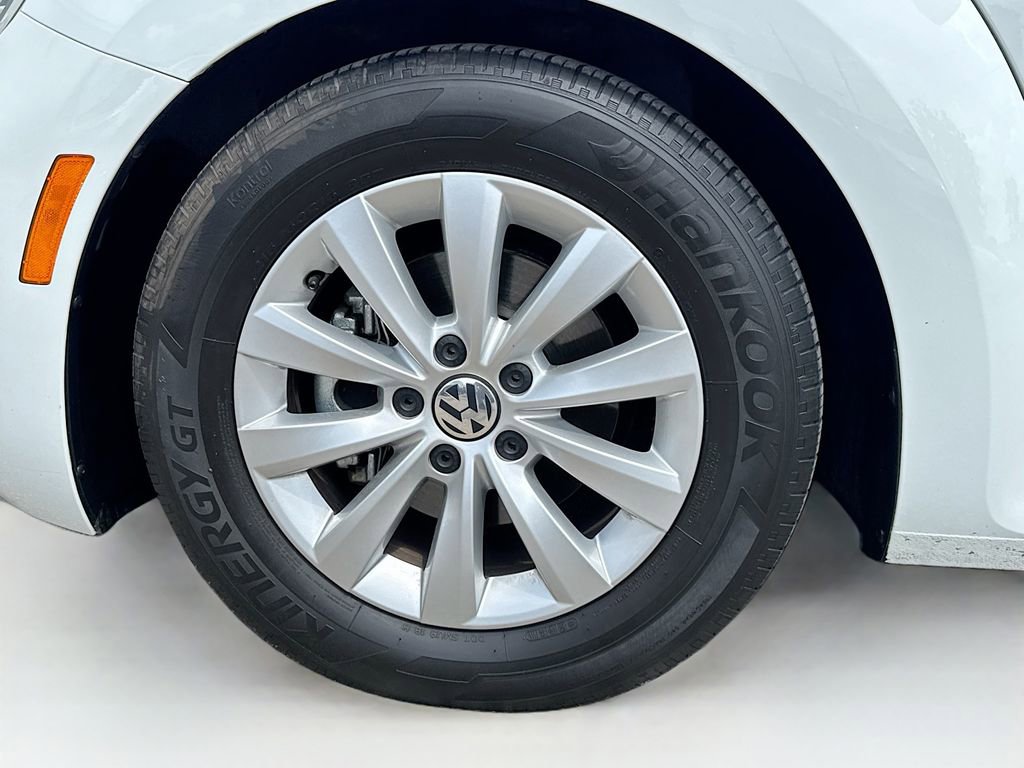 Used 2019 Volkswagen Beetle 2.0T S image 37