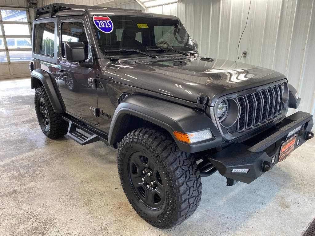Used 2025 Jeep Wrangler Sport AWD/4WD image 2