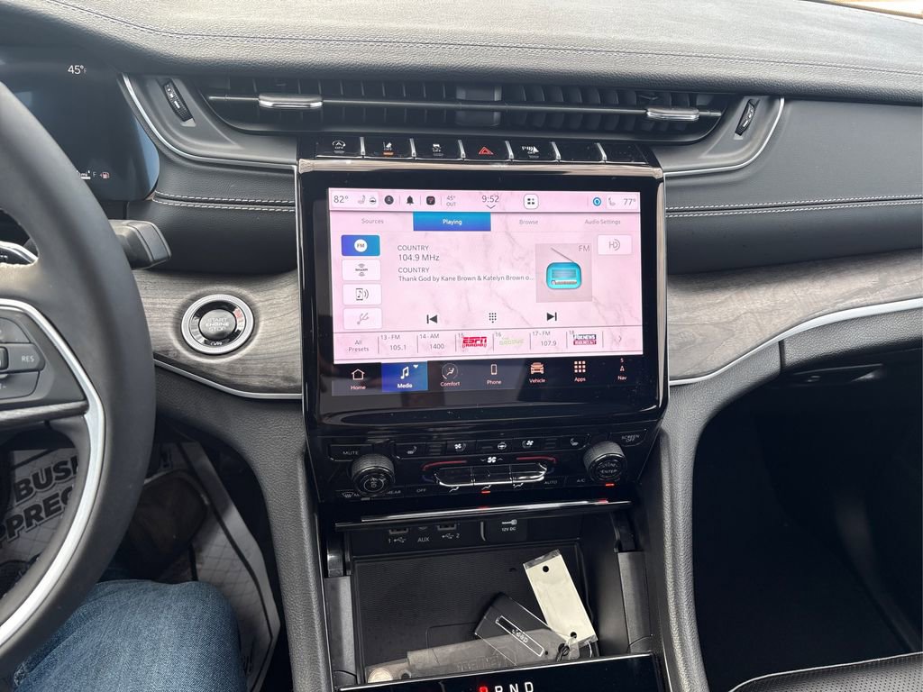 Used 2024 Jeep Grand Cherokee Limited w/ Luxury Tech Group II image 15