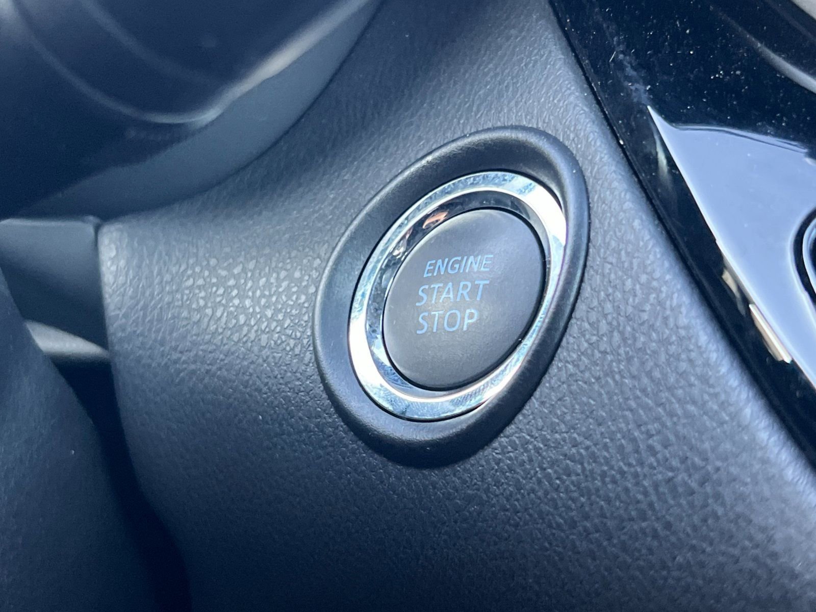 Used 2021 Toyota C-HR Limited image 22