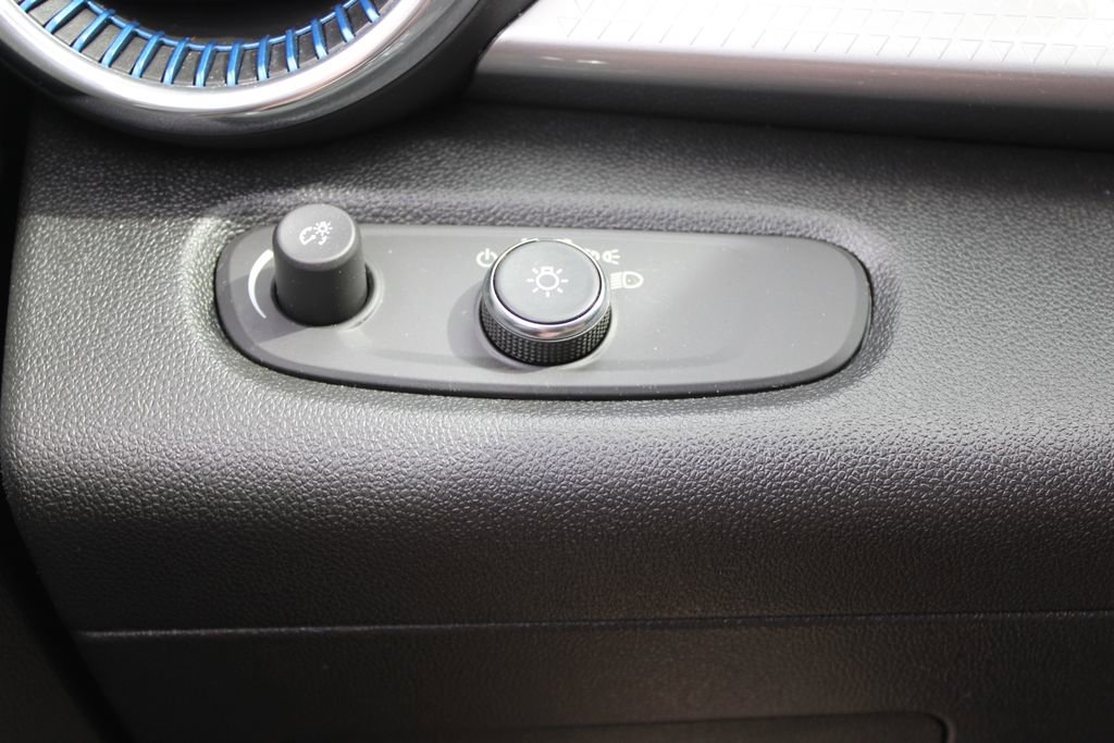 Used 2025 Chevrolet Trax LT image 39