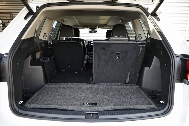 Used 2024 Volkswagen Atlas SEL Premium R-Line image 30
