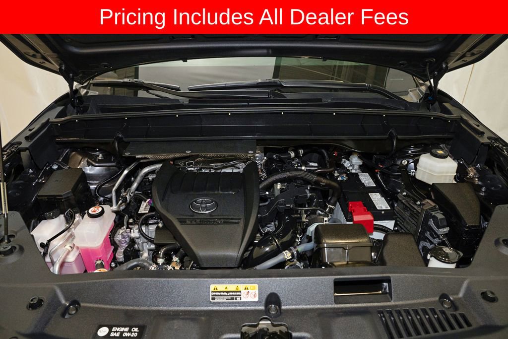 Used 2024 Toyota Highlander LE FWD image 21