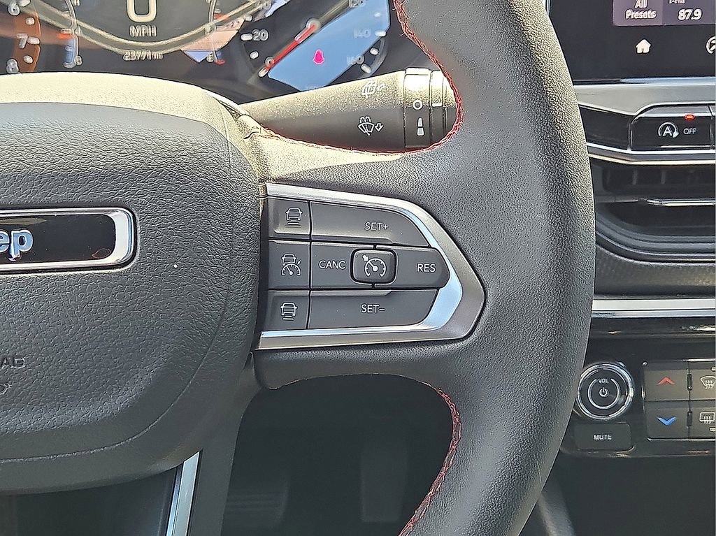 Used 2025 Jeep Compass Trailhawk AWD/4WD image 20