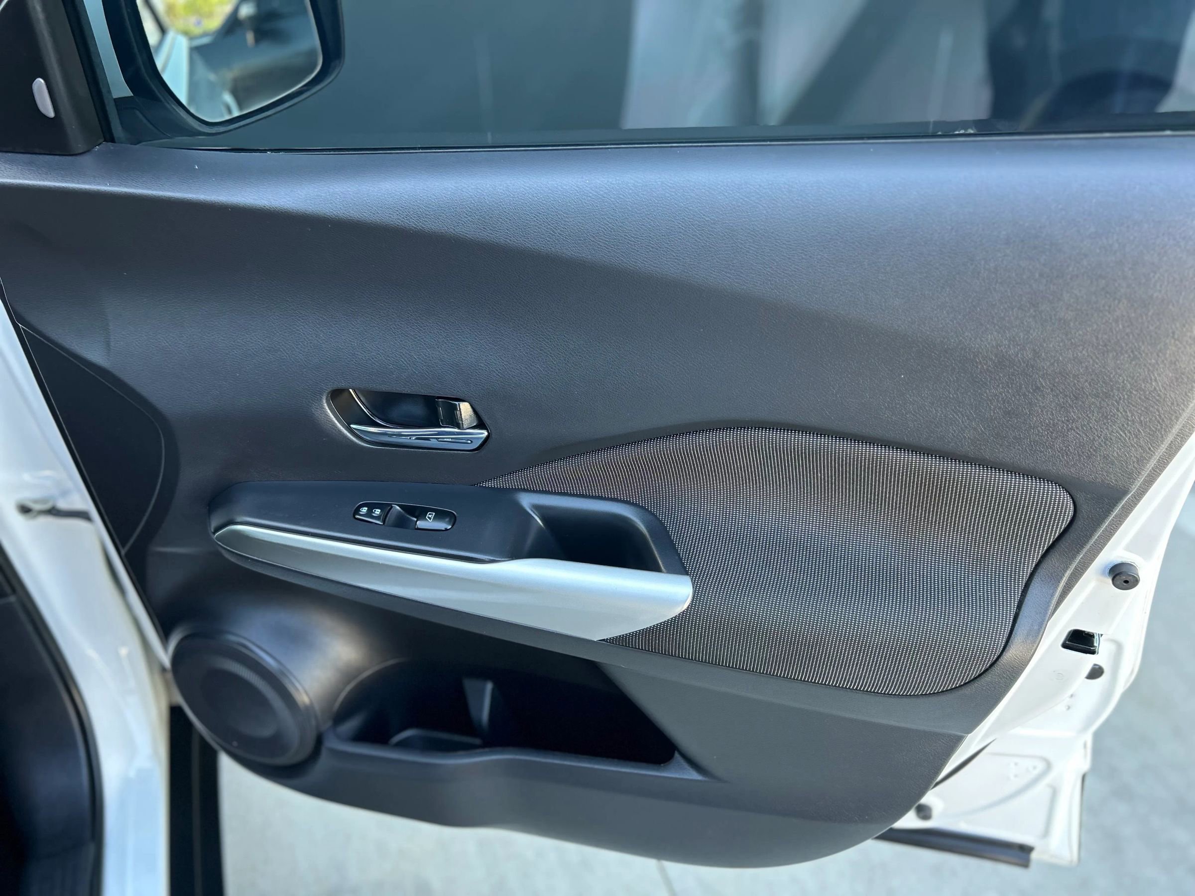 Used 2020 Nissan Kicks SV FWD image 32