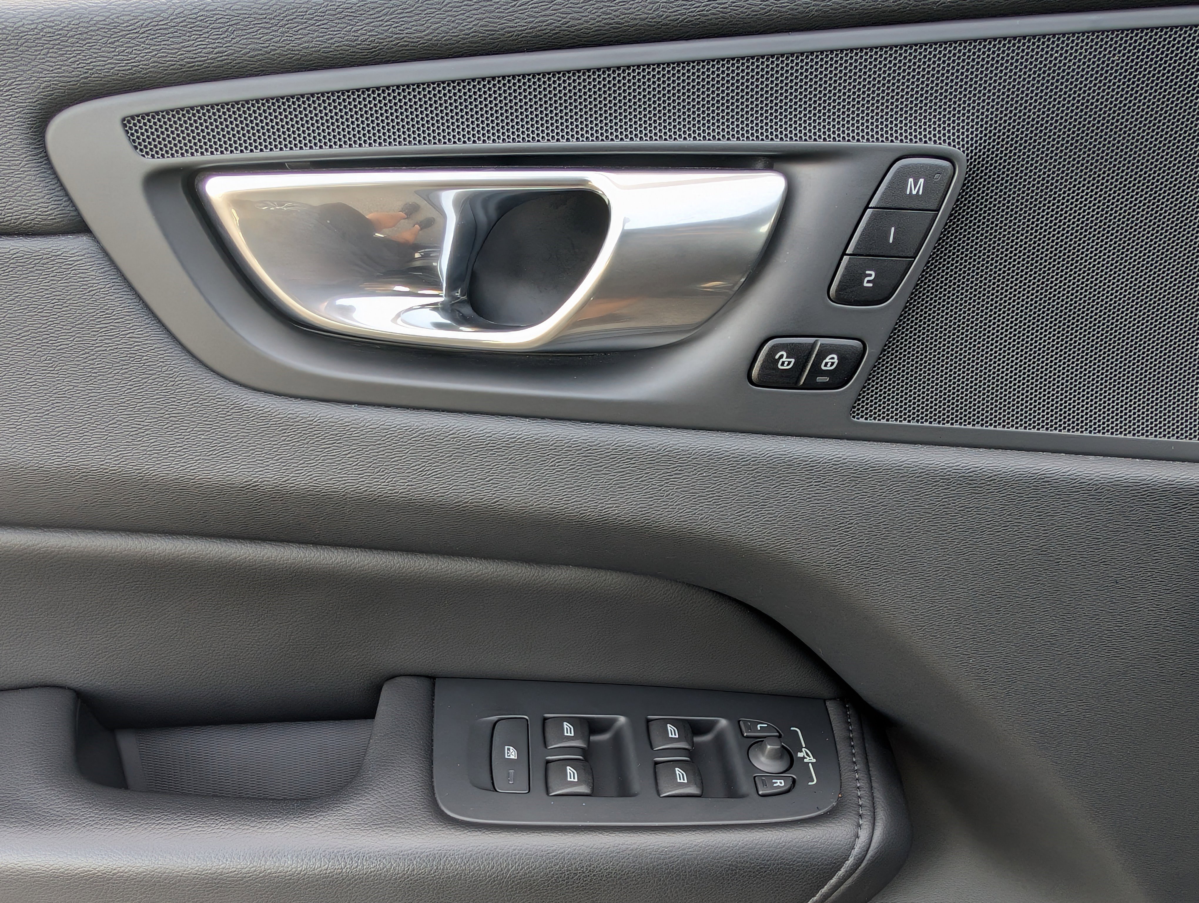 Used 2023 Volvo XC60 T8 Core image 16