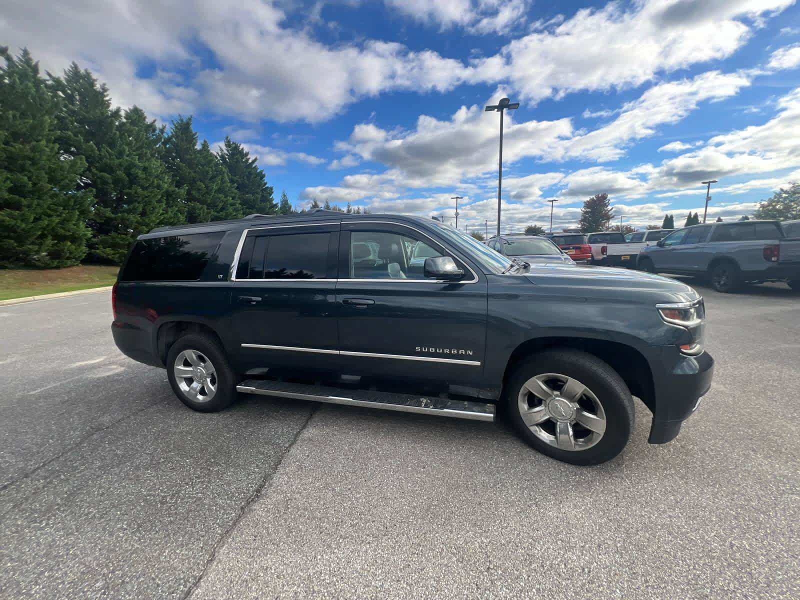 Used 2019 Chevrolet Suburban LT w/ LT Signature Package AWD/4WD image 5