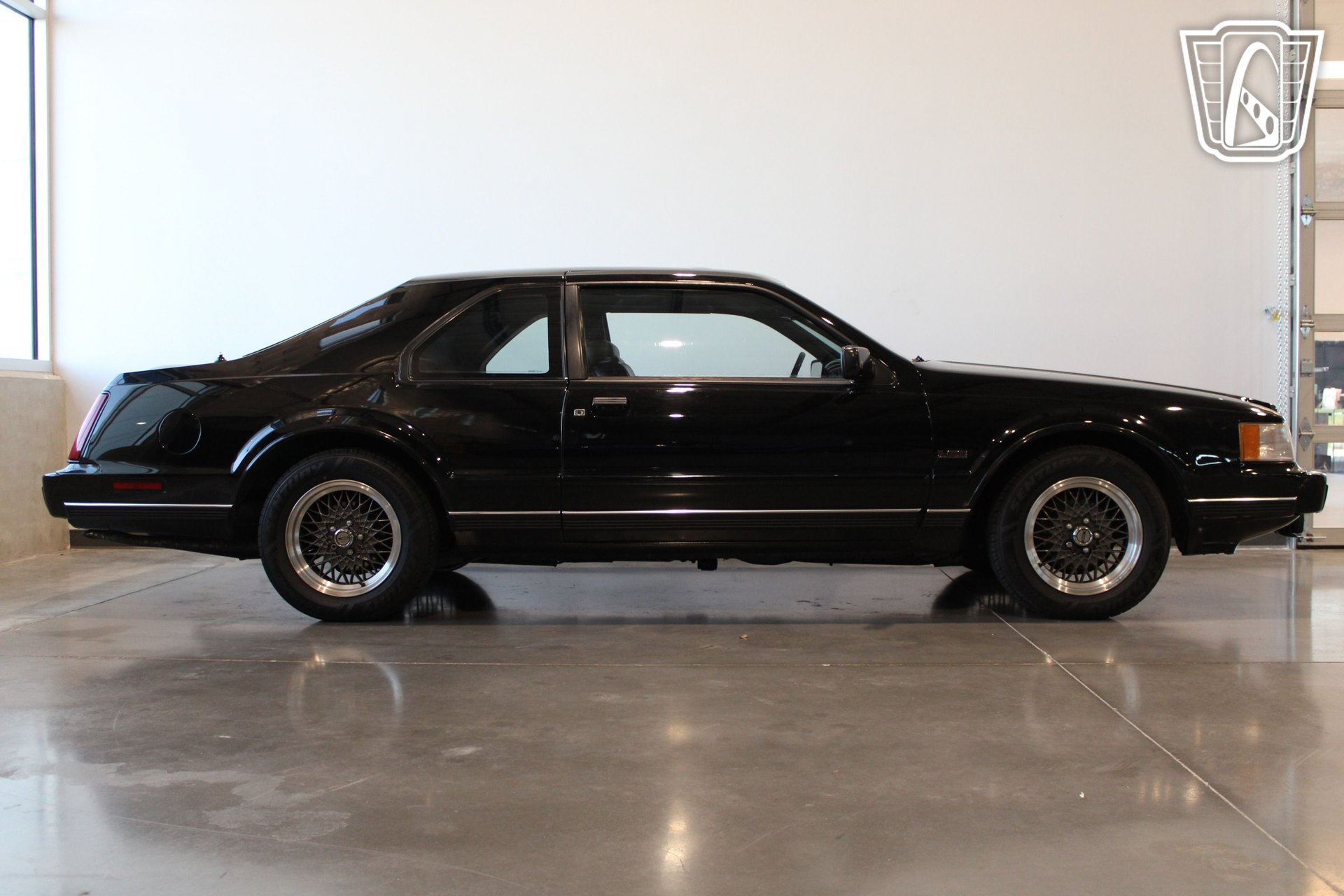 Used 1991 Lincoln Mark VII LSC RWD image 16