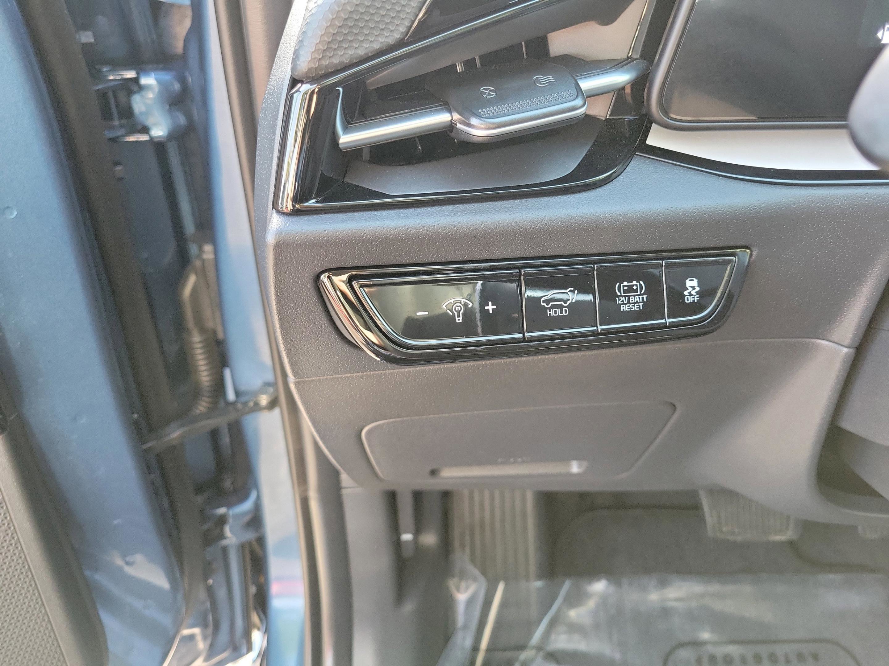 Used 2025 Kia Niro FWD image 27