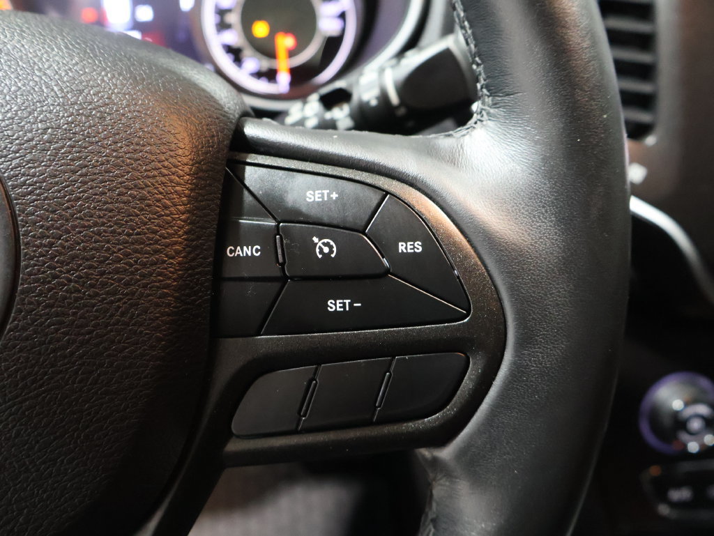 Used 2019 Jeep Cherokee Trailhawk w/ Cold Weather Group AWD/4WD image 40