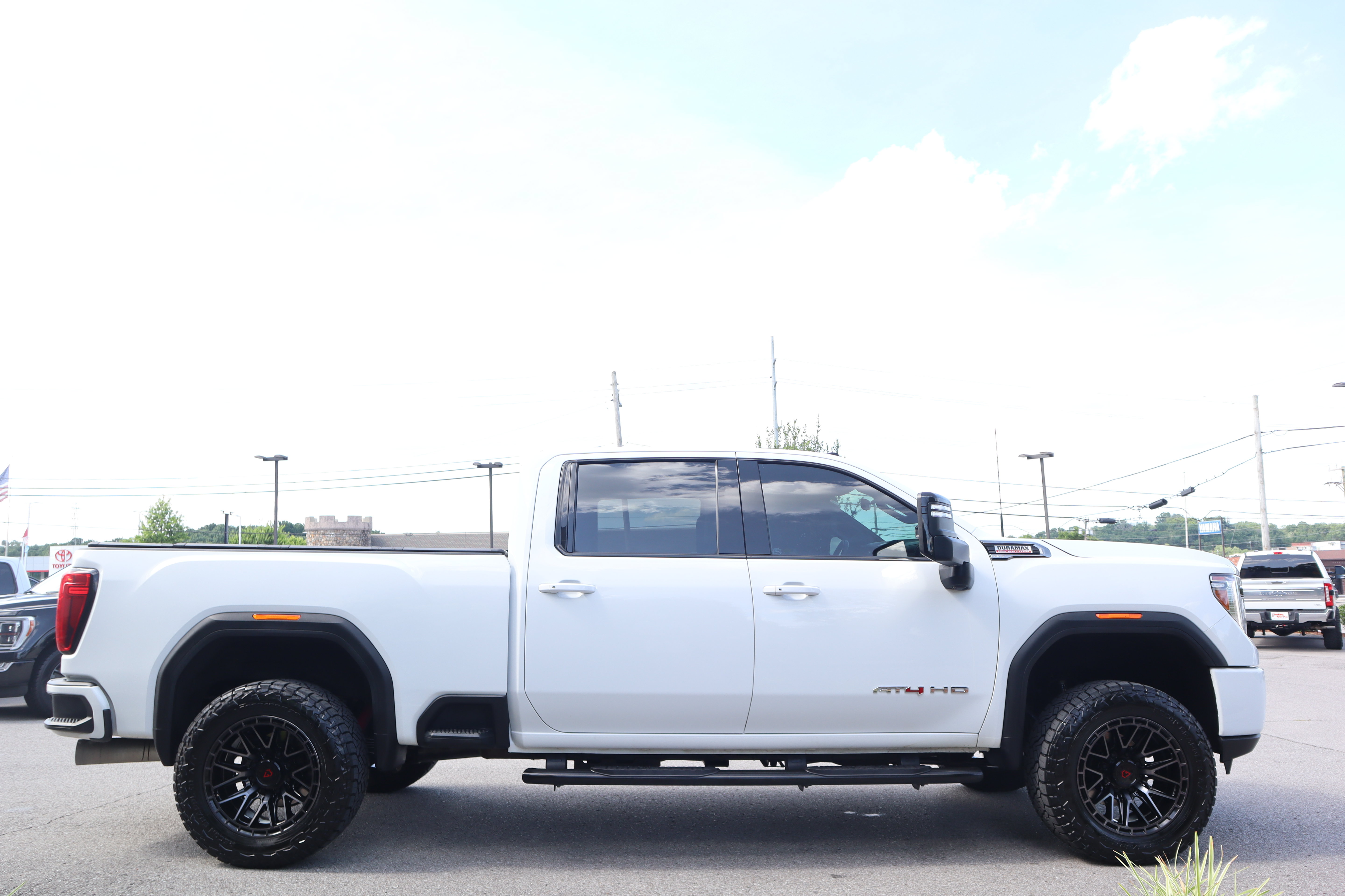 Used 2022 GMC Sierra 2500 AT4 w/ AT4 Premium Plus Package AWD/4WD image 6