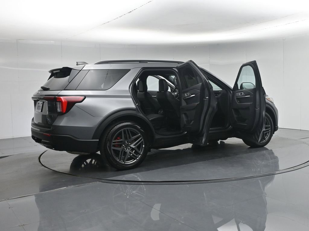 Used 2025 Ford Explorer ST-Line w/ Premium Package image 6
