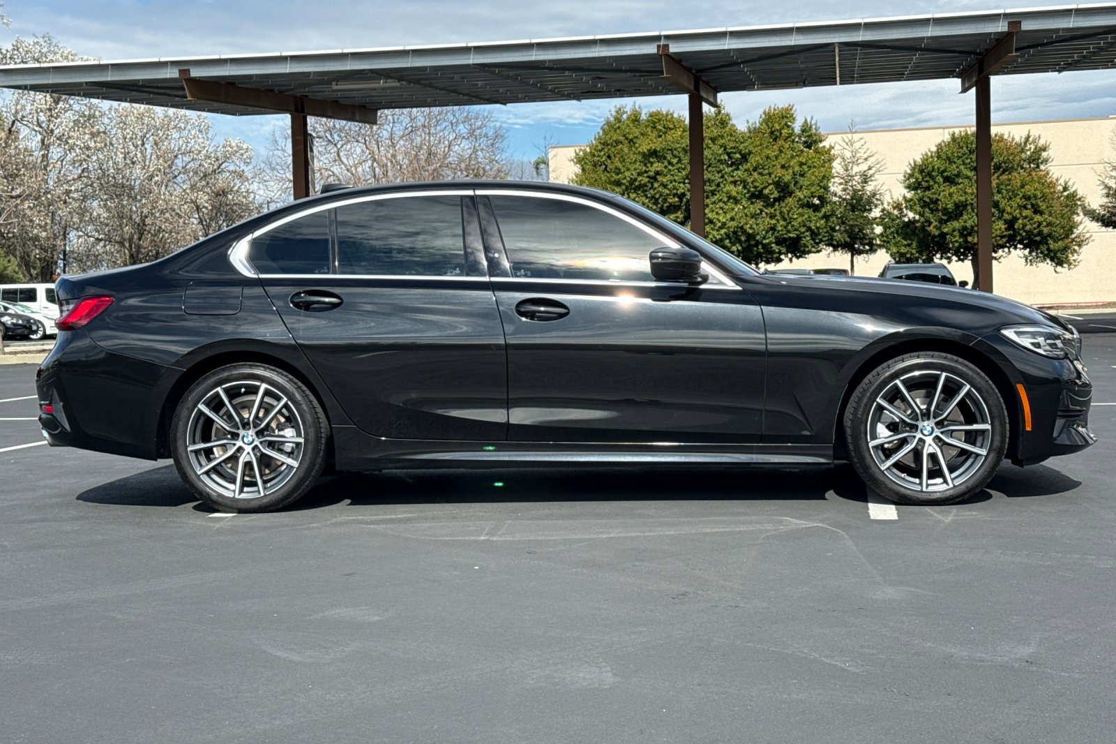 Used 2019 BMW 330i Sedan w/ Driving Assistance Package image 3