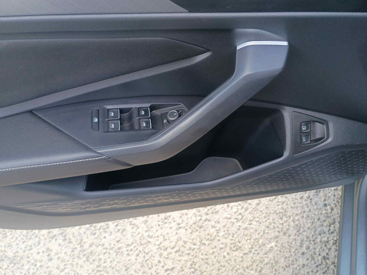 Used 2023 Volkswagen Jetta SE w/ Panoramic Sunroof Package image 18