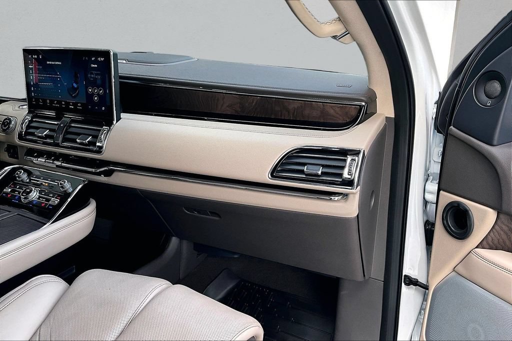 Used 2024 Lincoln Navigator Reserve AWD/4WD image 28