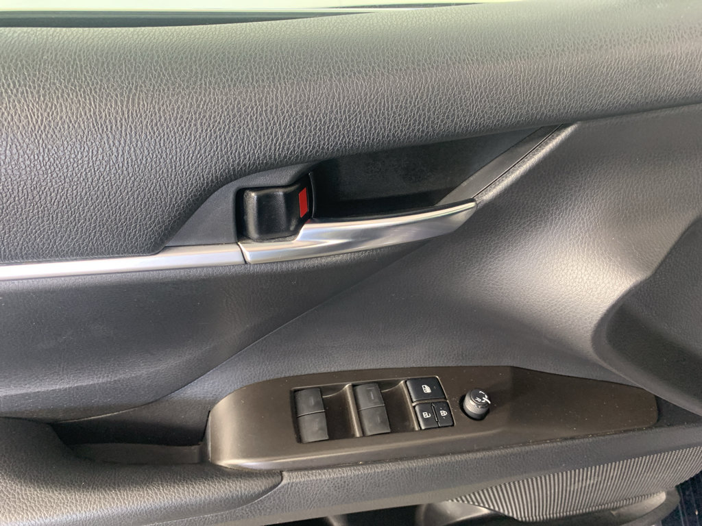 Used 2022 Toyota Camry SE FWD image 14