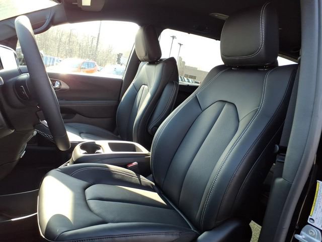 New 2026 Chrysler Pacifica Select image 12