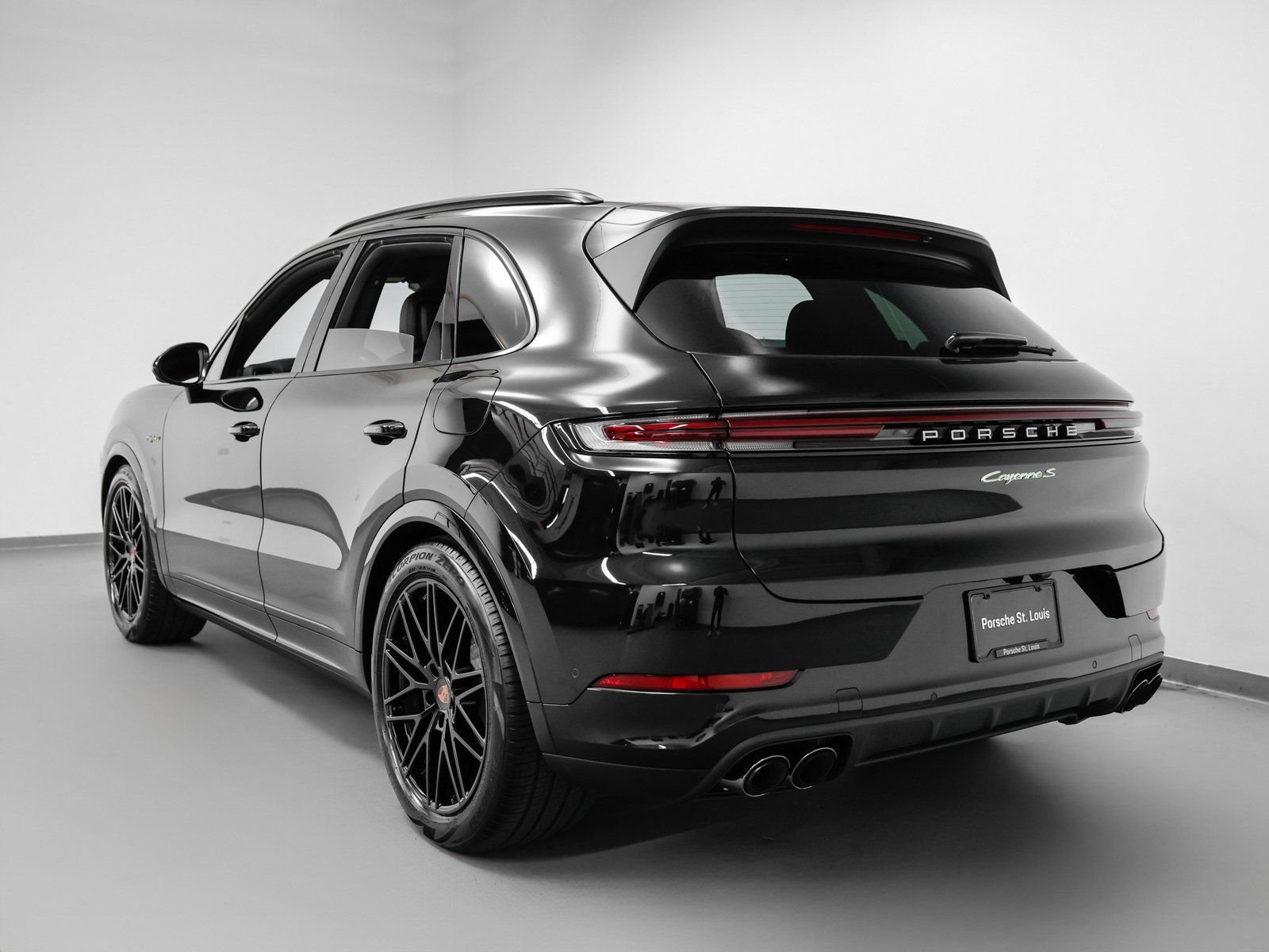 Certified 2026 Porsche Cayenne S AWD/4WD image 3