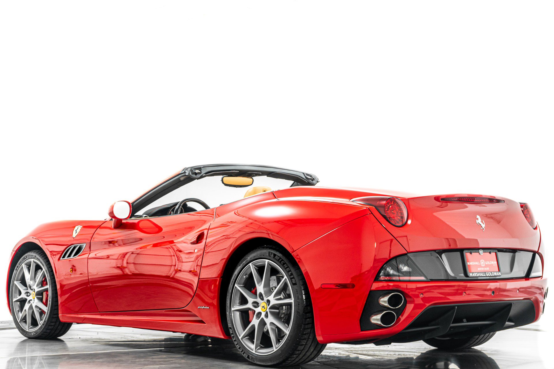 Used 2013 Ferrari California RWD image 37