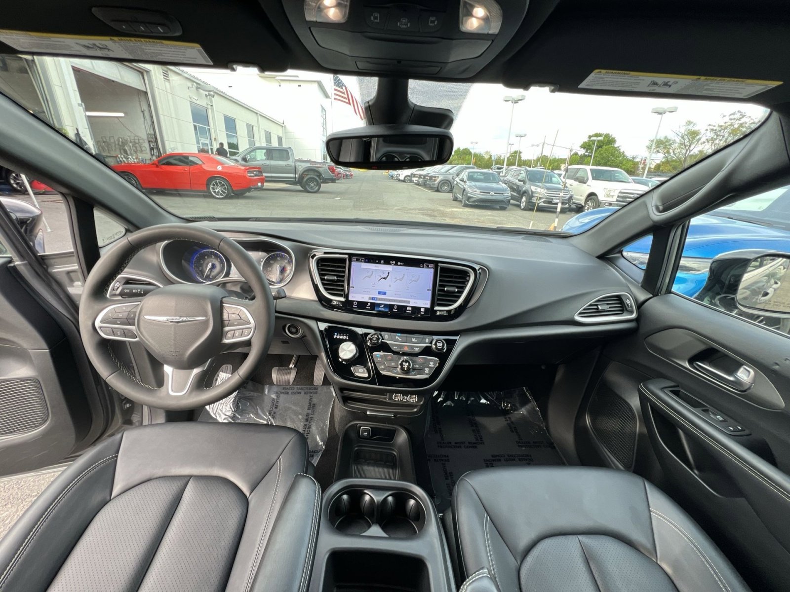 Used 2025 Chrysler Pacifica Select FWD image 31