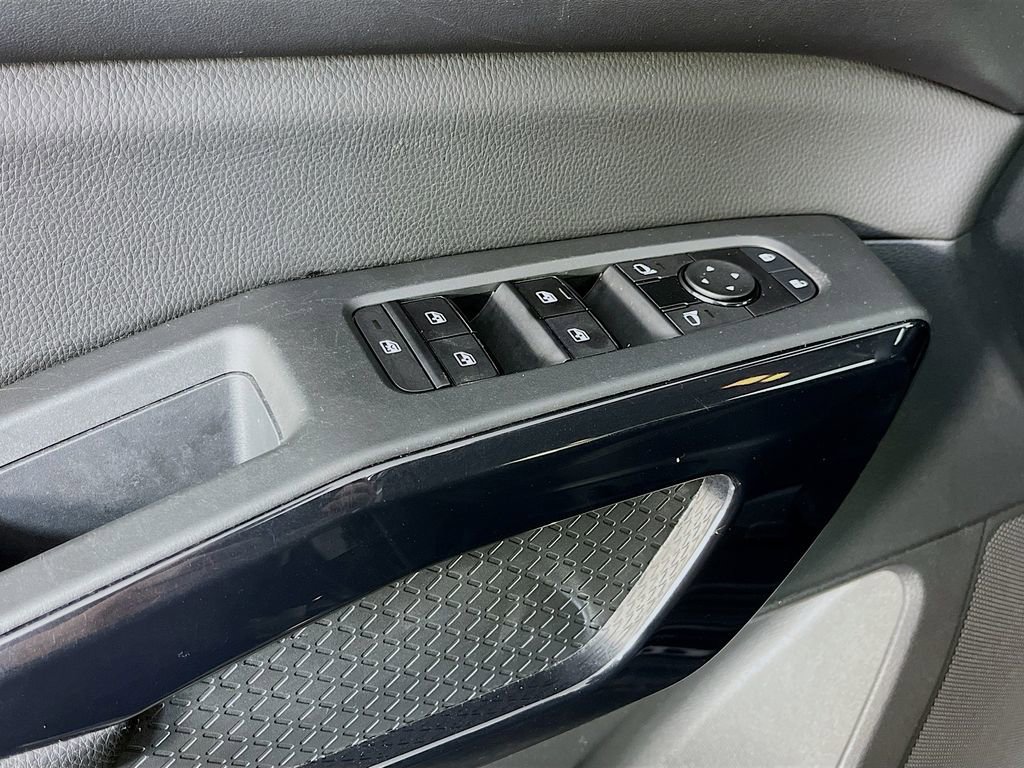 Used 2024 Nissan Pathfinder SV w/ Black Appearance Package image 25