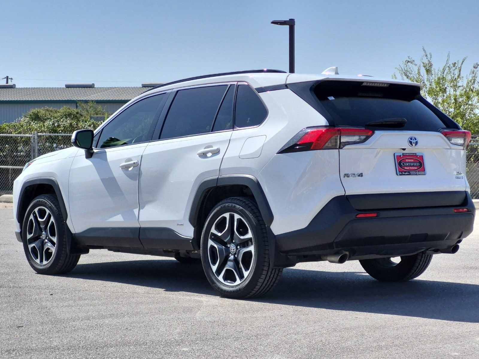 Used 2022 Toyota RAV4 XLE w/ Convenience Package AWD/4WD image 3