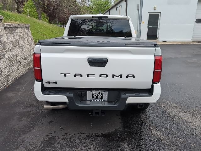 Used 2024 Toyota Tacoma TRD Off-Road w/ TRD Off Road Upgrade Package AWD/4WD image 4