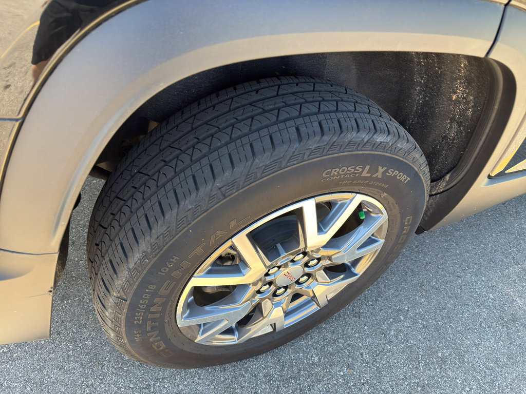 Used 2023 GMC Acadia SLT w/ Preferred Package AWD/4WD image 3