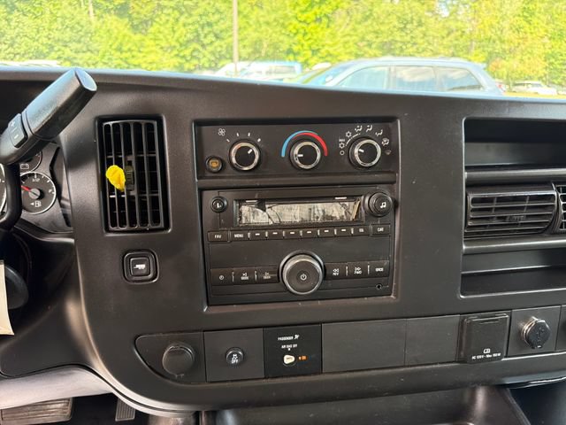 Used 2017 GMC Savana 2500 RWD image 17