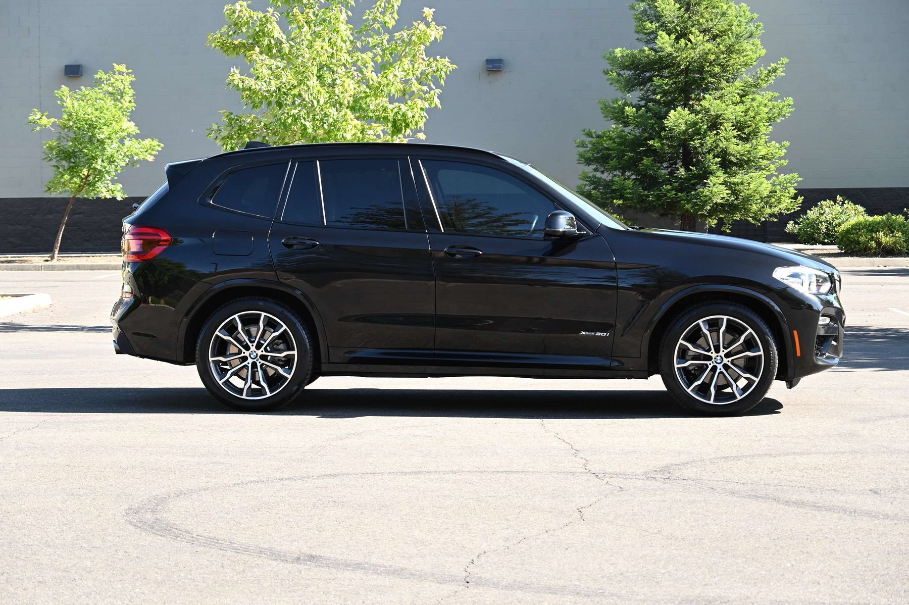 Used 2018 BMW X3 xDrive30i w/ M Sport Package AWD/4WD image 4