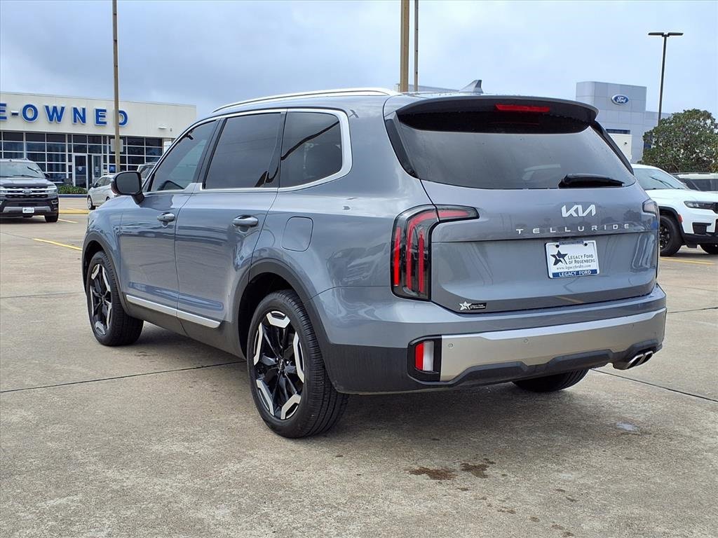 Used 2025 Kia Telluride EX w/ EX Captain's Chair Package image 4