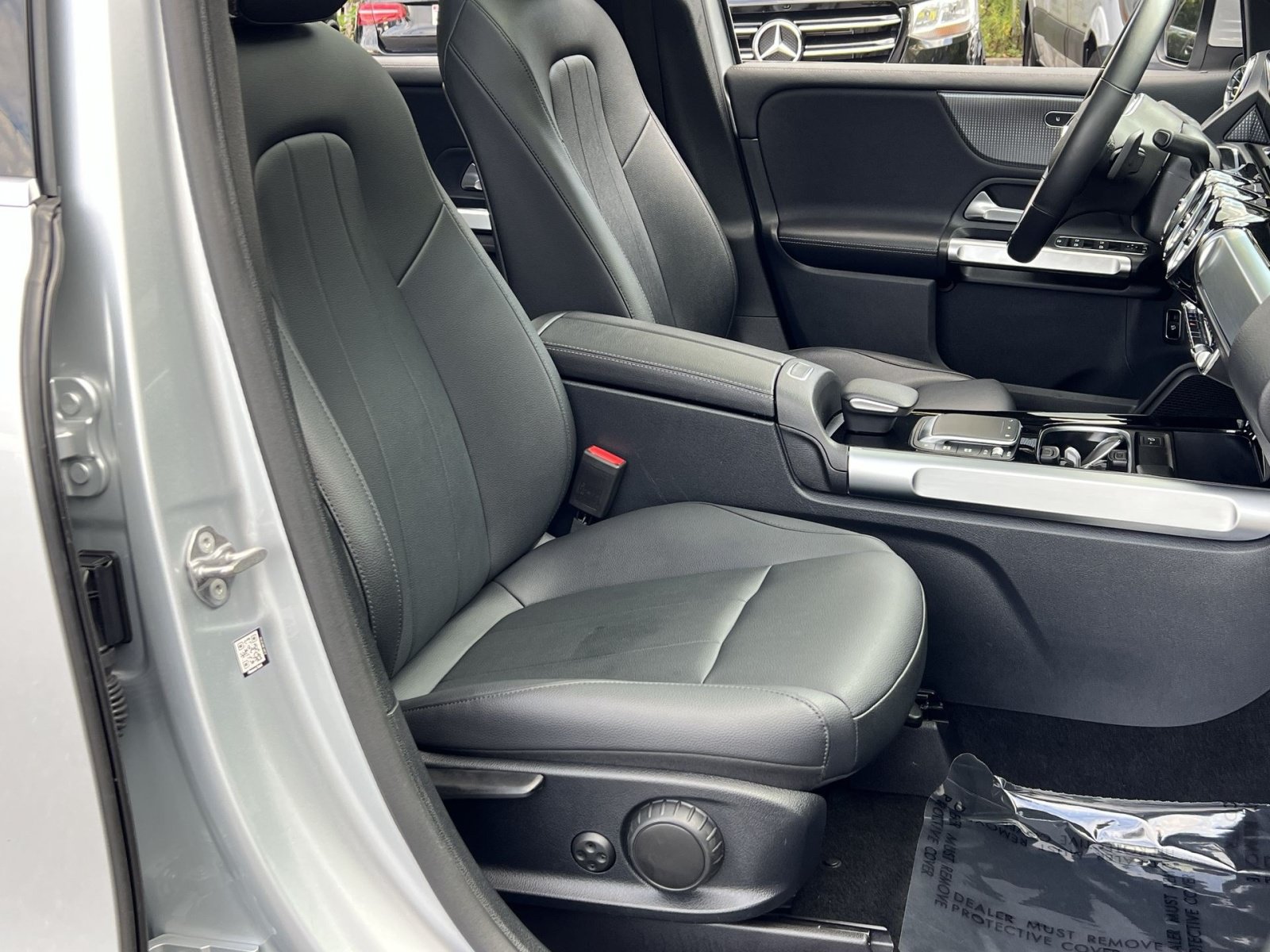 Used 2022 Mercedes-Benz GLB 250 4MATIC image 33
