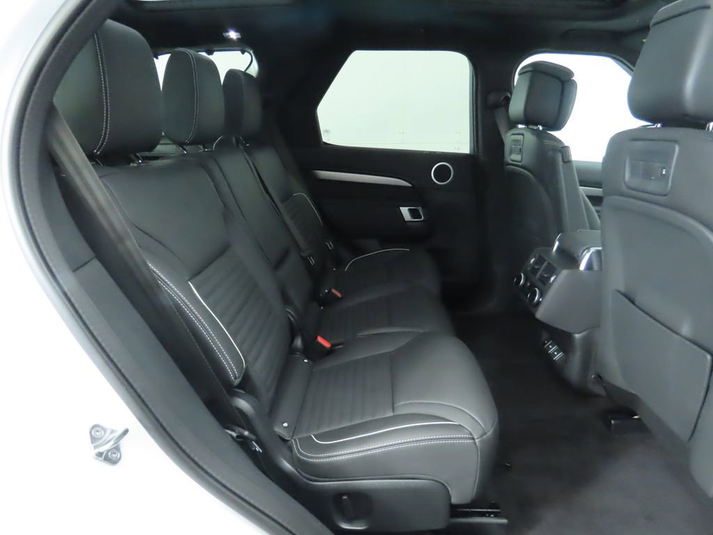 Used 2024 Land Rover Discovery Dynamic SE image 22
