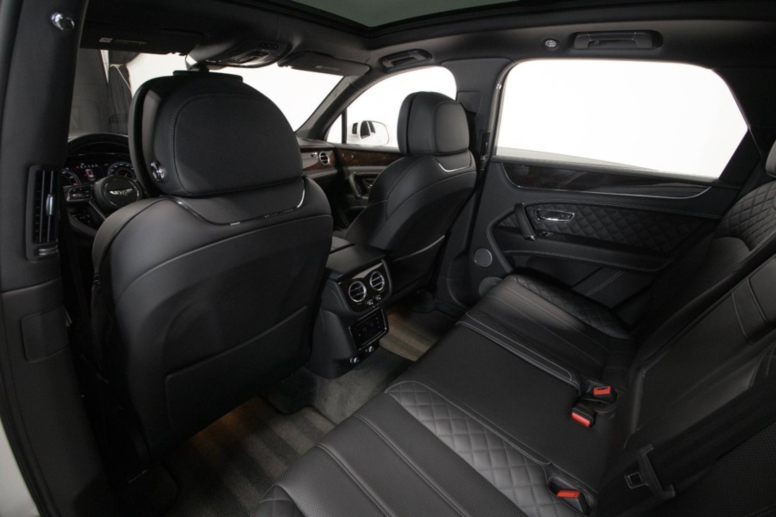 Used 2017 Bentley Bentayga image 47