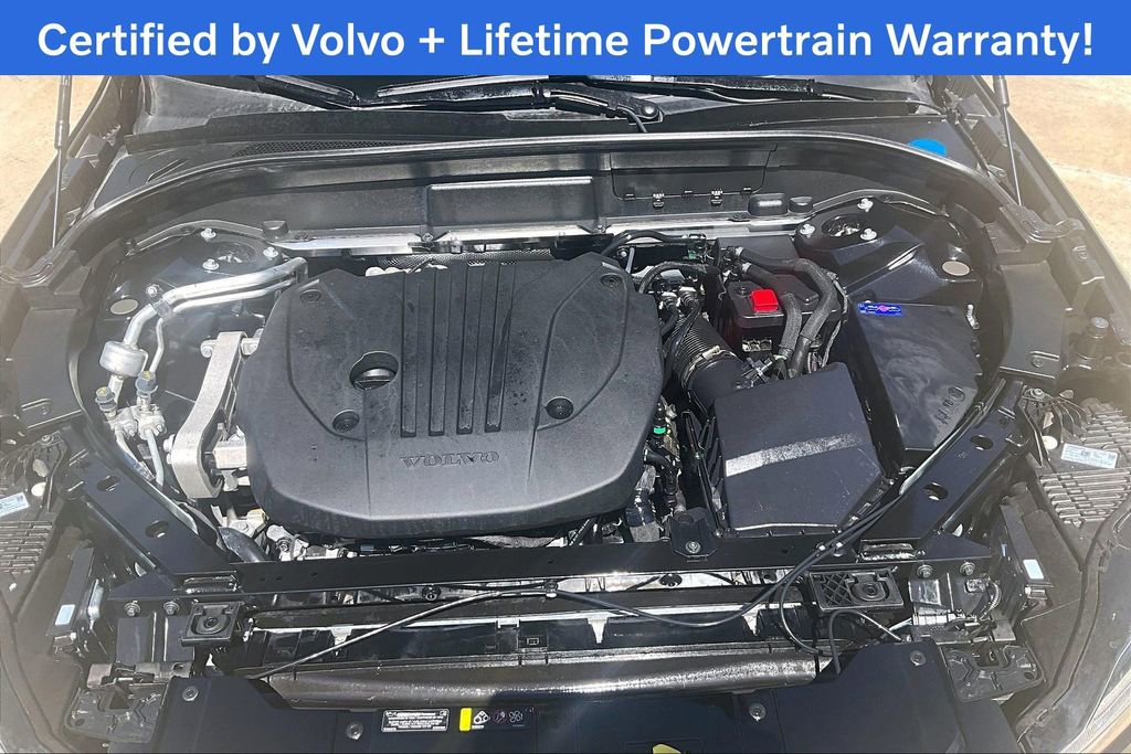 Used 2025 Volvo XC60 B5 Plus image 13