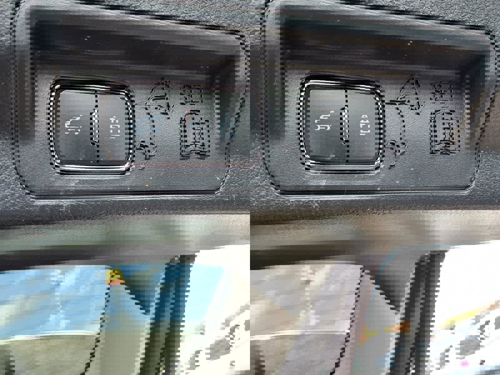 Used 2025 Ford Explorer Active image 26