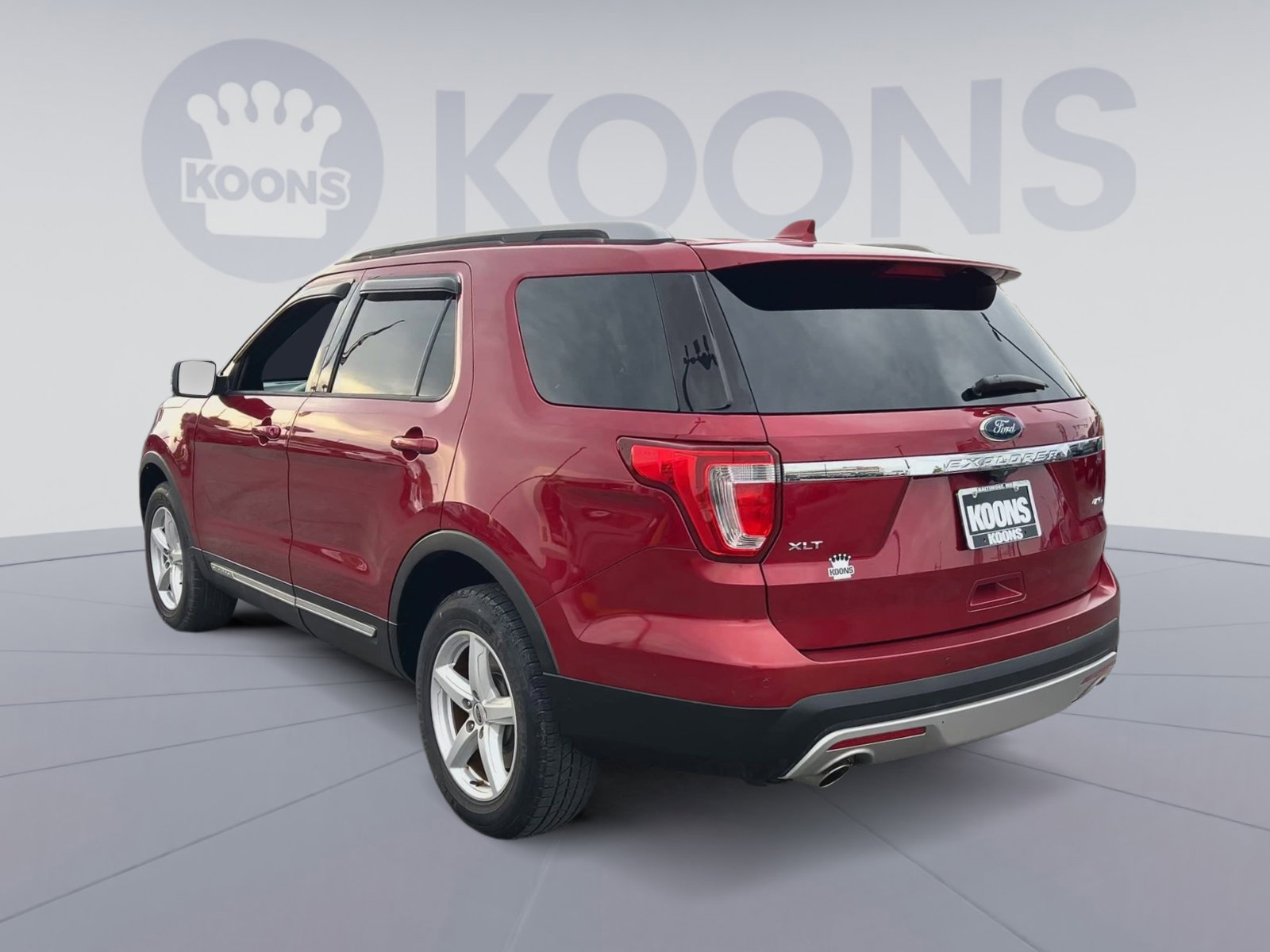 Used 2017 Ford Explorer XLT w/ Equipment Group 202A AWD/4WD image 10