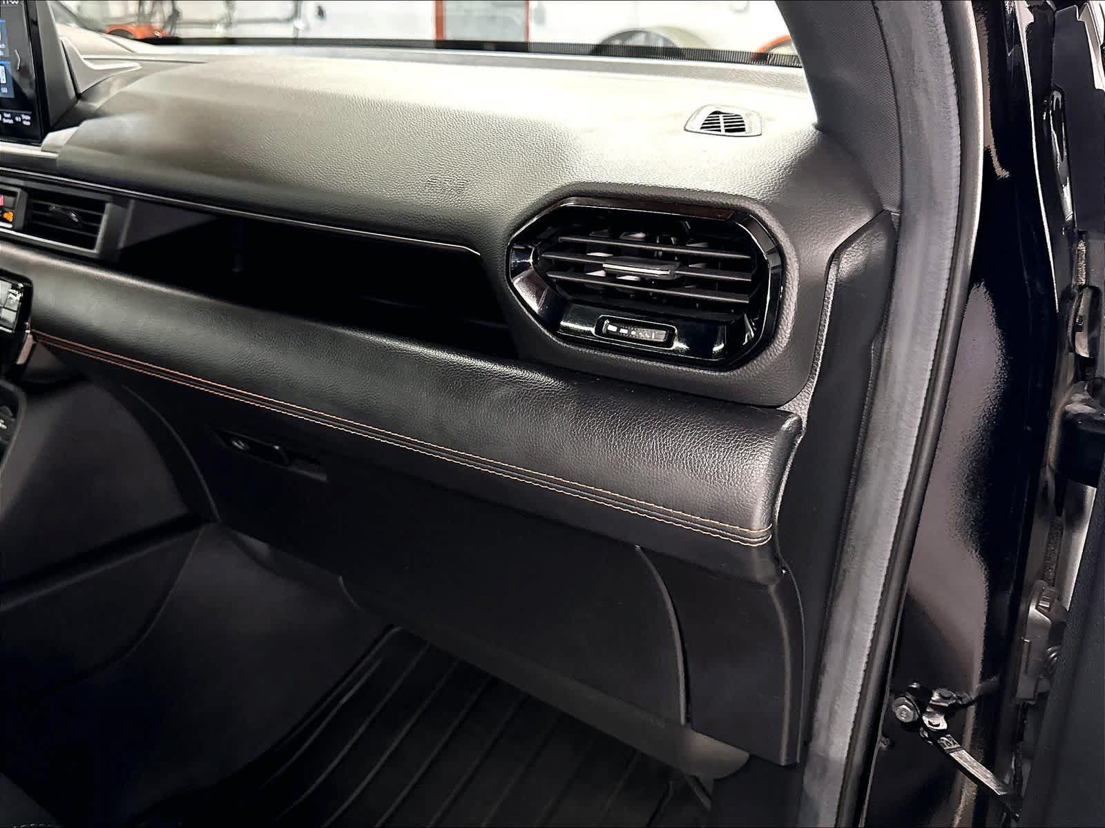 Used 2025 Honda Pilot TrailSport image 17