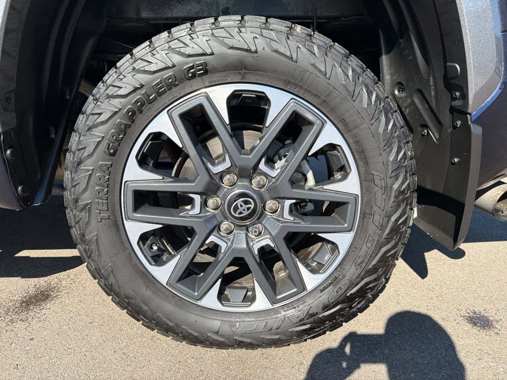 Used 2024 Toyota Tundra Limited AWD/4WD image 33