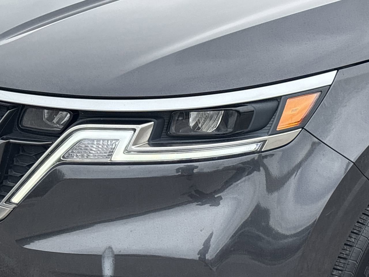 Used 2024 Kia Carnival LX image 6