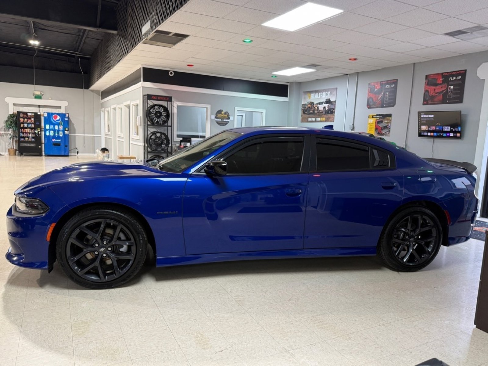 Used 2022 Dodge Charger R/T w/ Plus Group image 5
