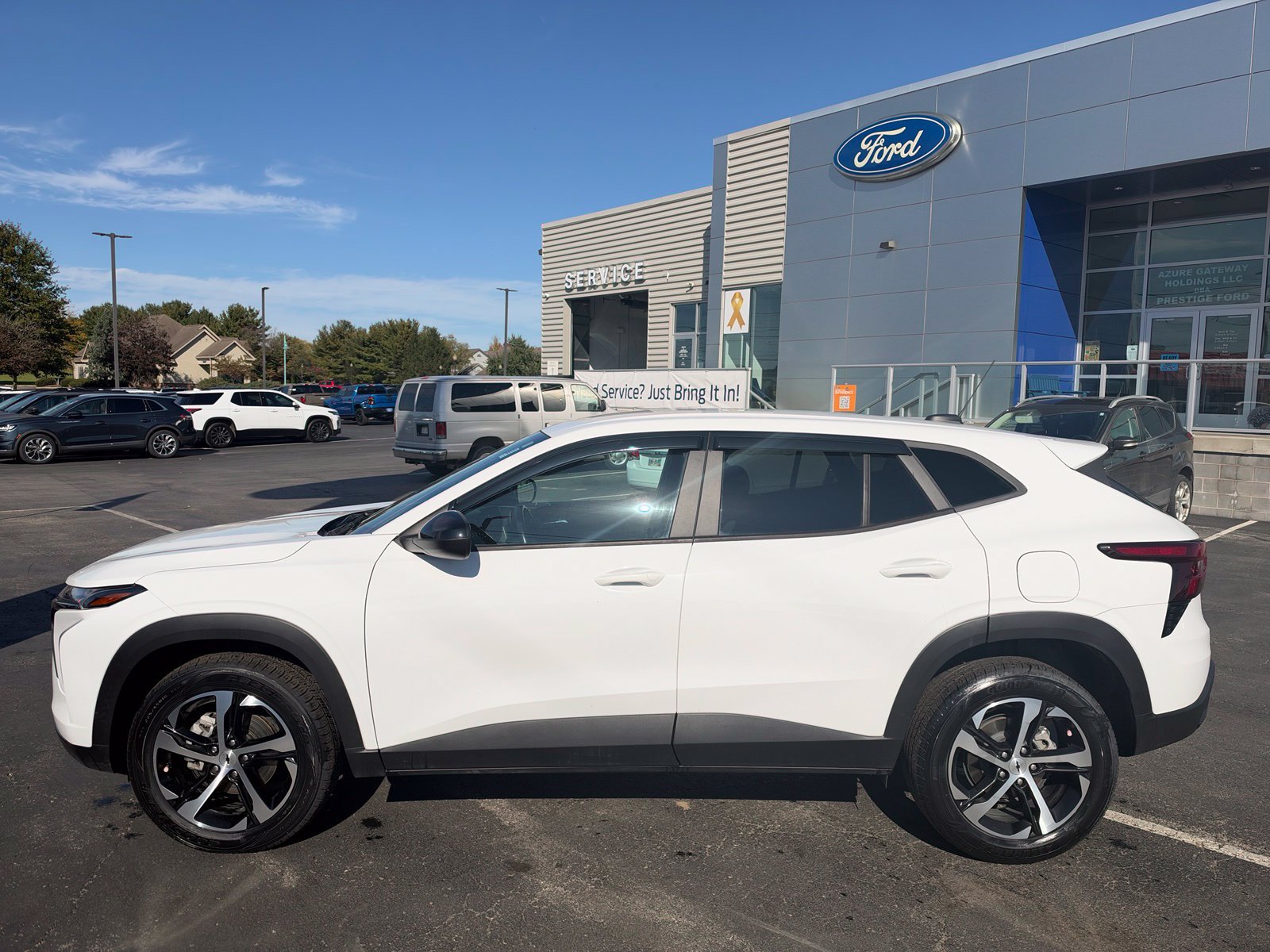Used 2024 Chevrolet Trax RS w/ Driver Confidence Package FWD image 2