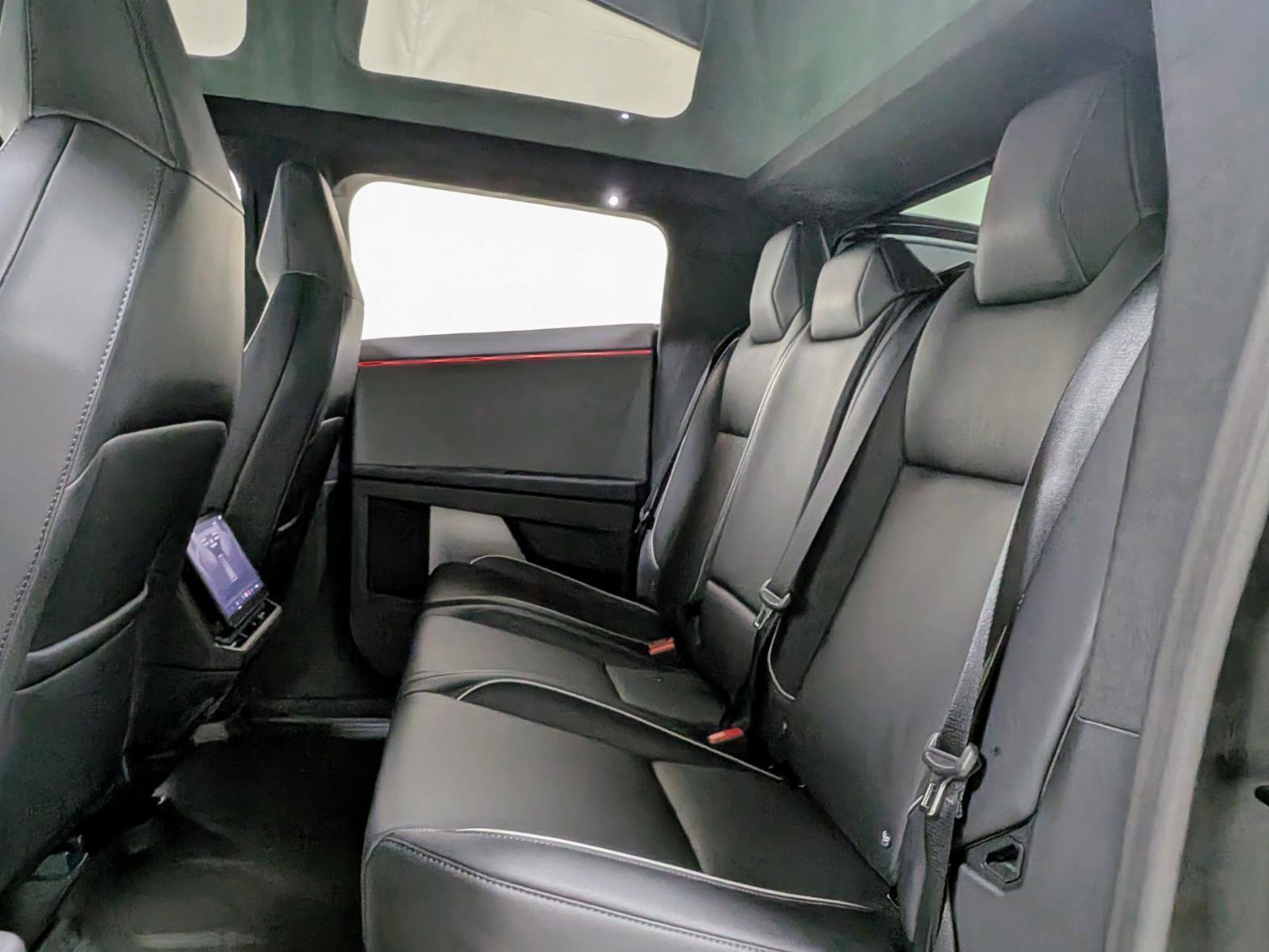 Used 2025 Tesla Cybertruck AWD Crew Cab image 18