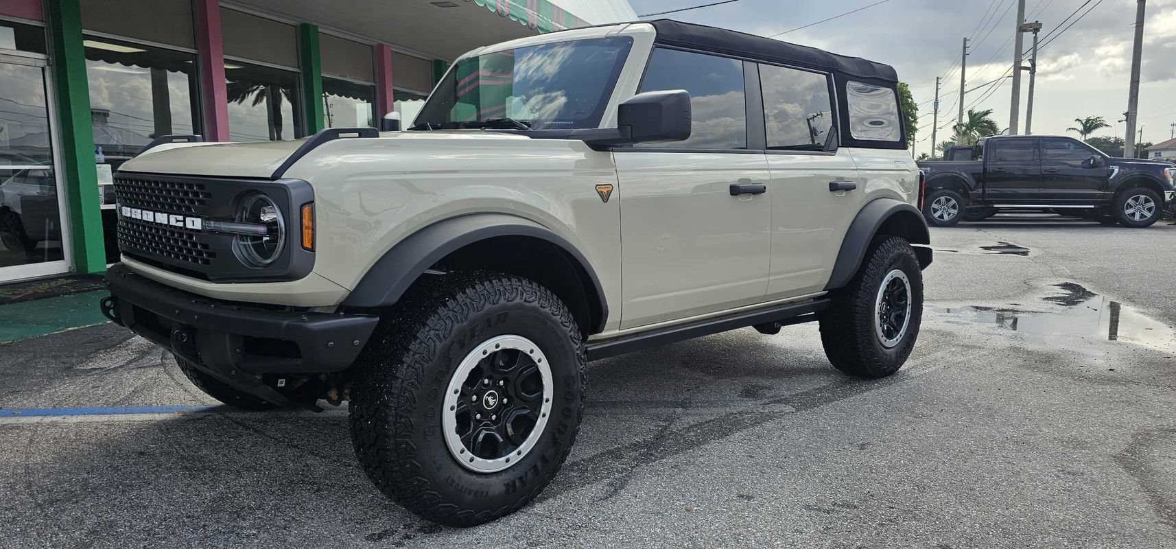 Used 2025 Ford Bronco Badlands w/ Sasquatch Package AWD/4WD image 1