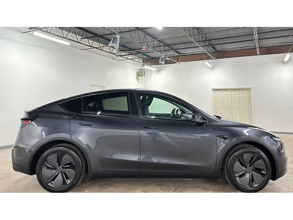 Used 2026 Tesla Model Y Long Range image 9